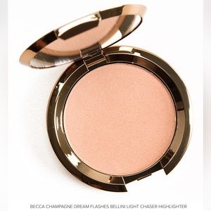 BECCA Light Chaser Highlighter in Champagne Flashes Bellini BNIB & Discontinued